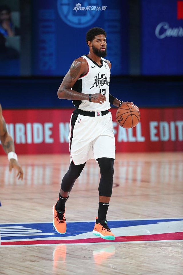 截然不同 截然不同