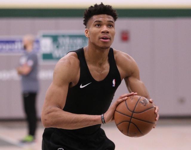 双时间线的 双时间线的