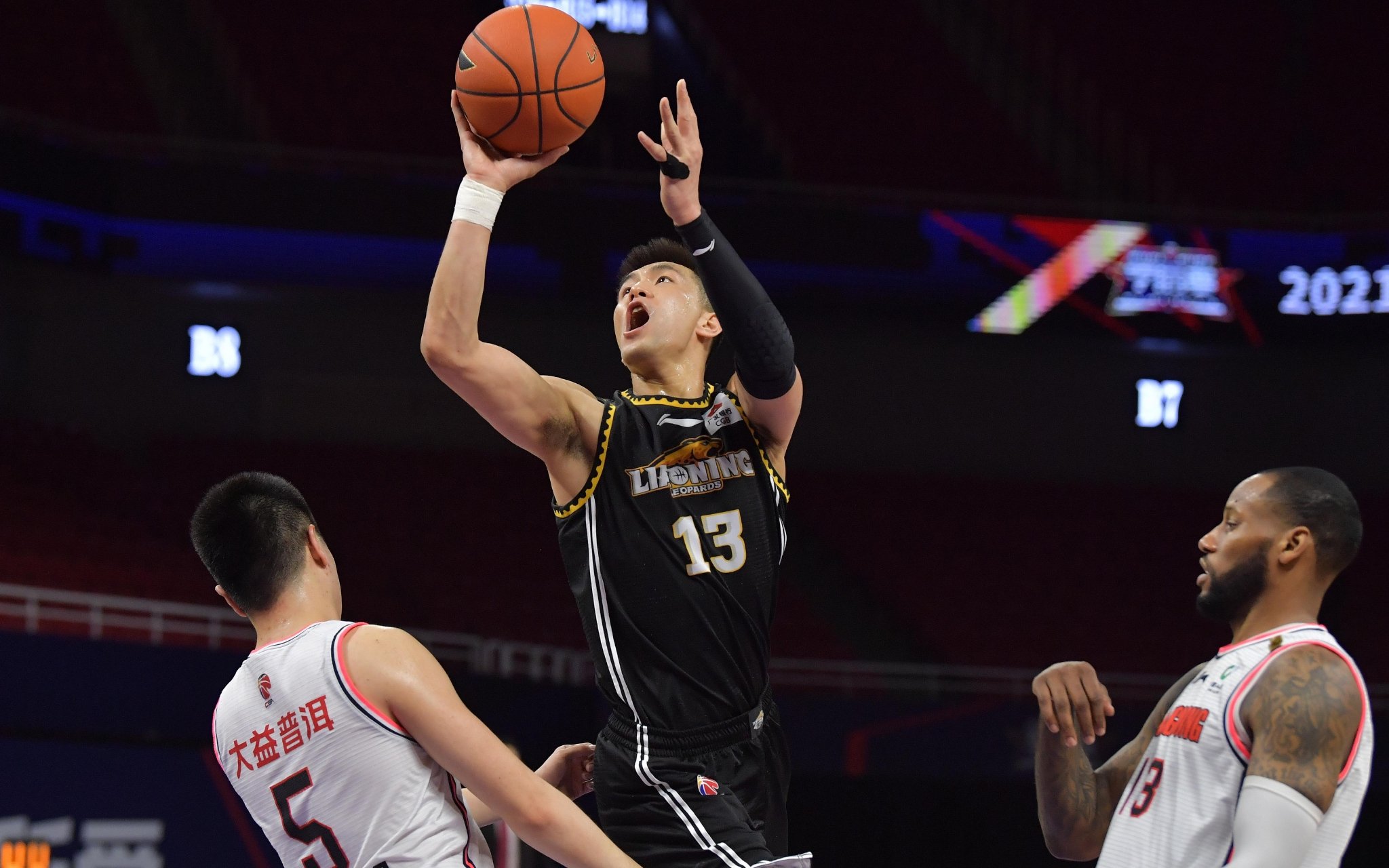 王溢正在牛 王溢正在牛