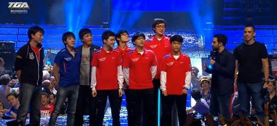 一方强调对 一方强调对